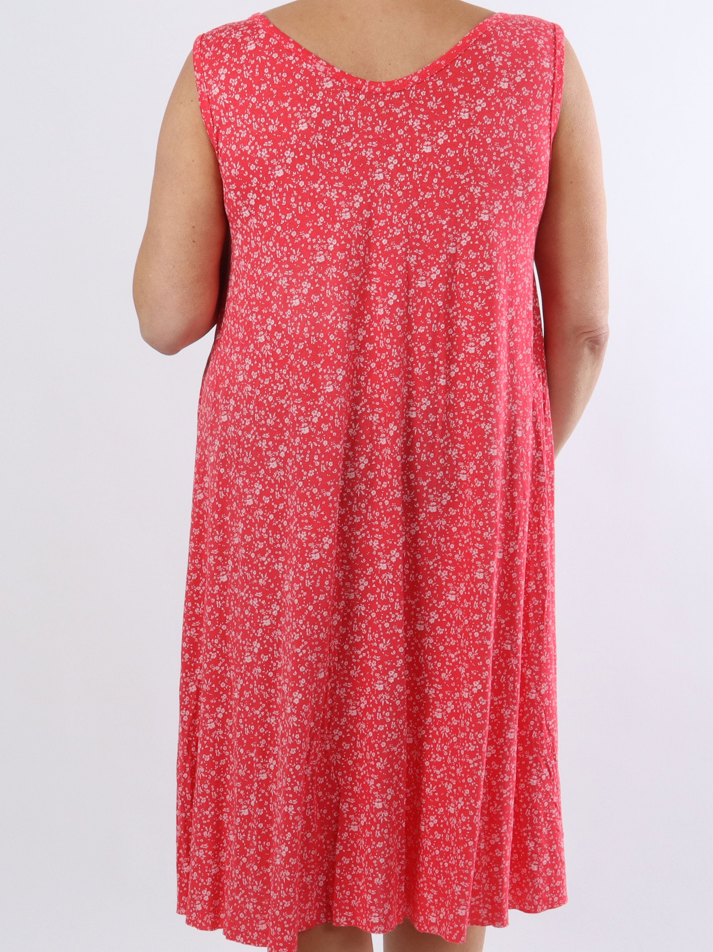 Astrid - Plus size sommerkjole i viskose med blomsterprint